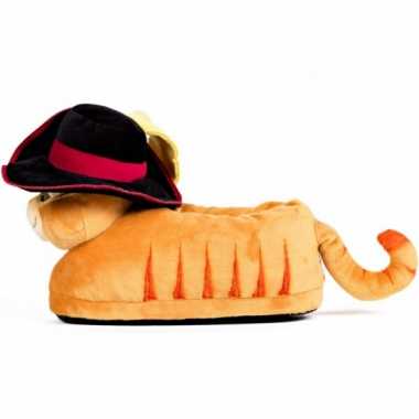 Kinder sloffen Gelaarsde kat