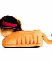 Kinder sloffen gelaarsde kat